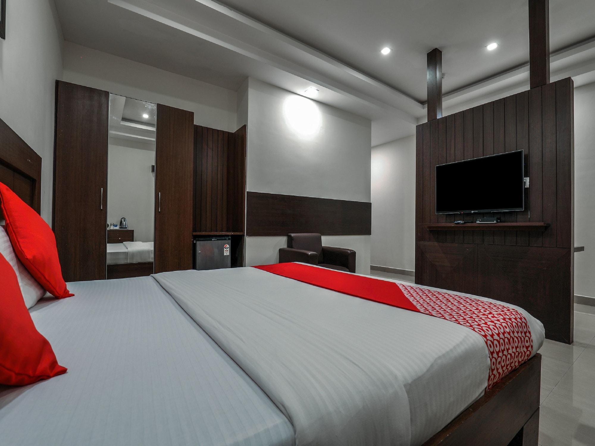 Treebo Trend Hotel Jp Plaza Nampally Hyderabad Esterno foto