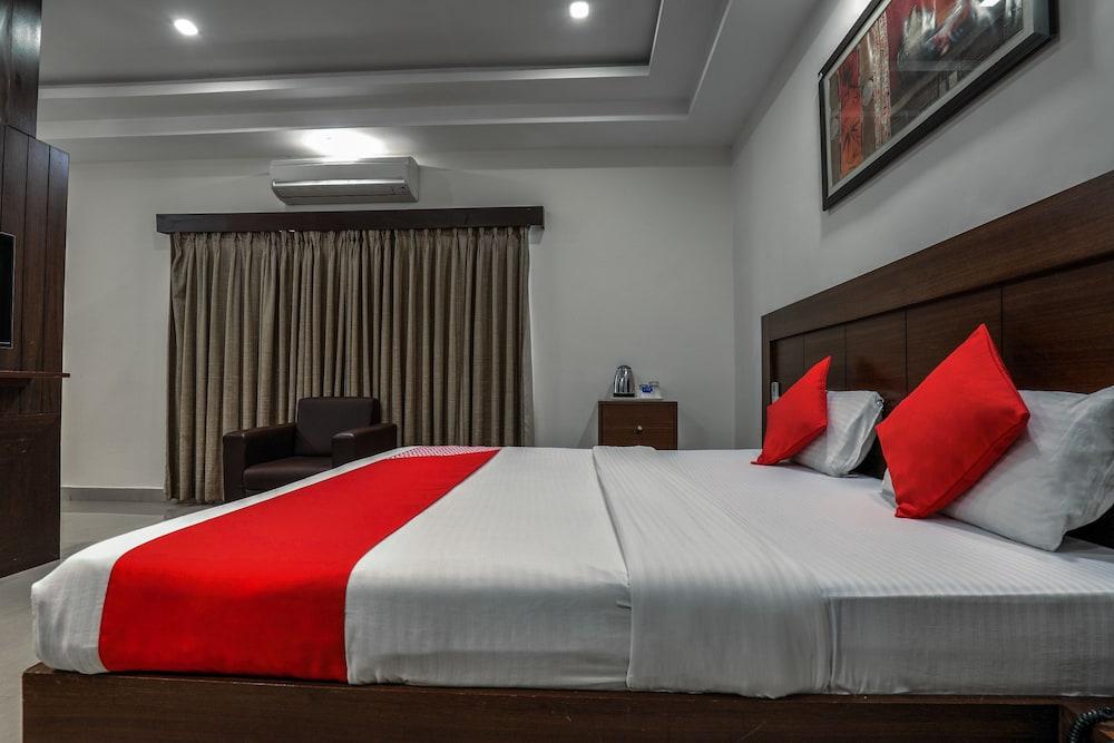 Treebo Trend Hotel Jp Plaza Nampally Hyderabad Esterno foto