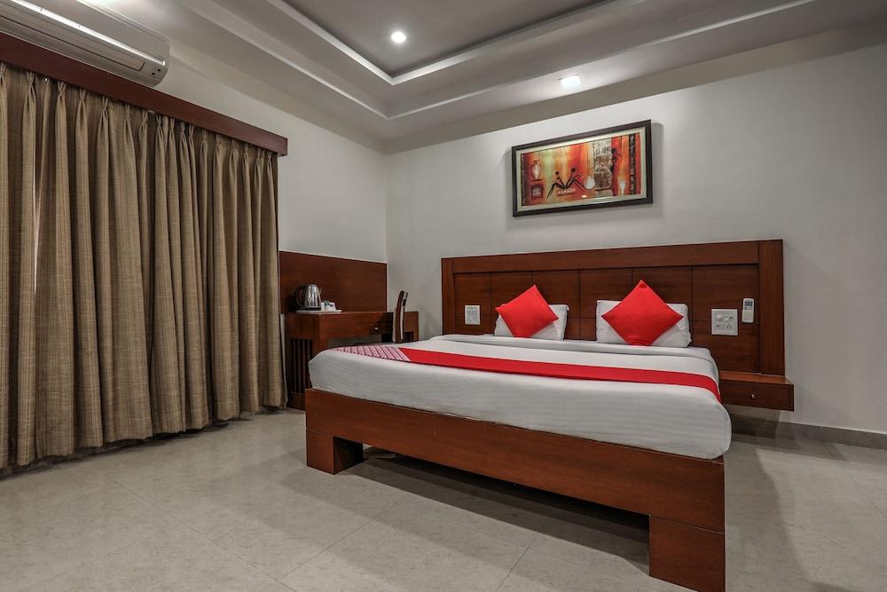 Treebo Trend Hotel Jp Plaza Nampally Hyderabad Esterno foto