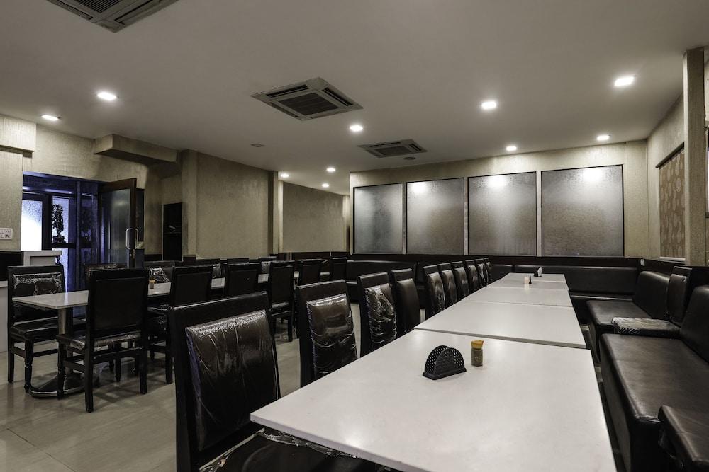 Treebo Trend Hotel Jp Plaza Nampally Hyderabad Esterno foto
