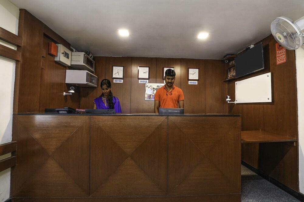 Treebo Trend Hotel Jp Plaza Nampally Hyderabad Esterno foto