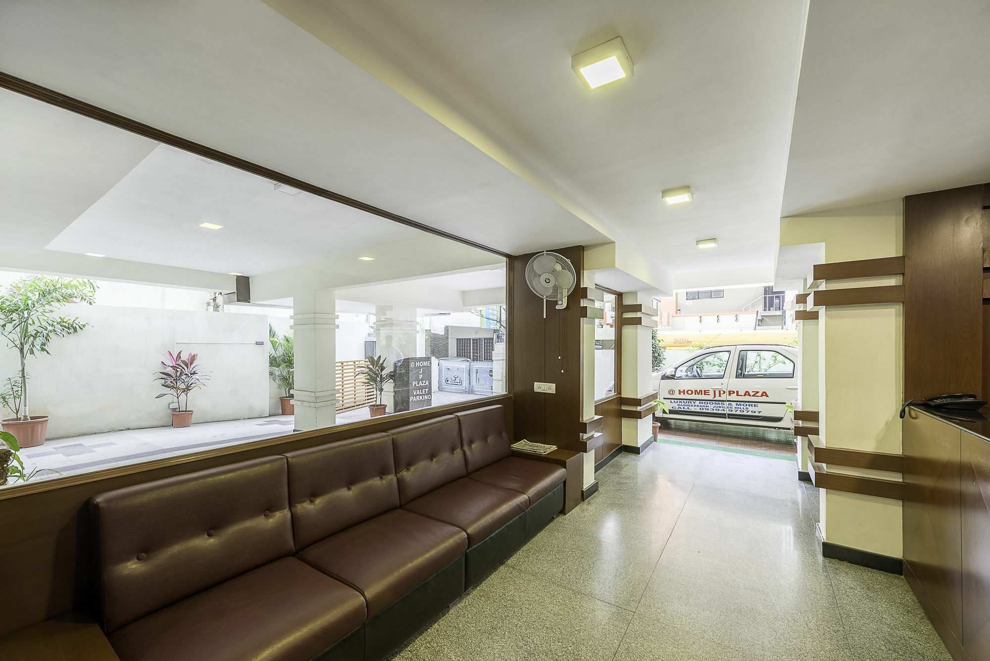 Treebo Trend Hotel Jp Plaza Nampally Hyderabad Esterno foto