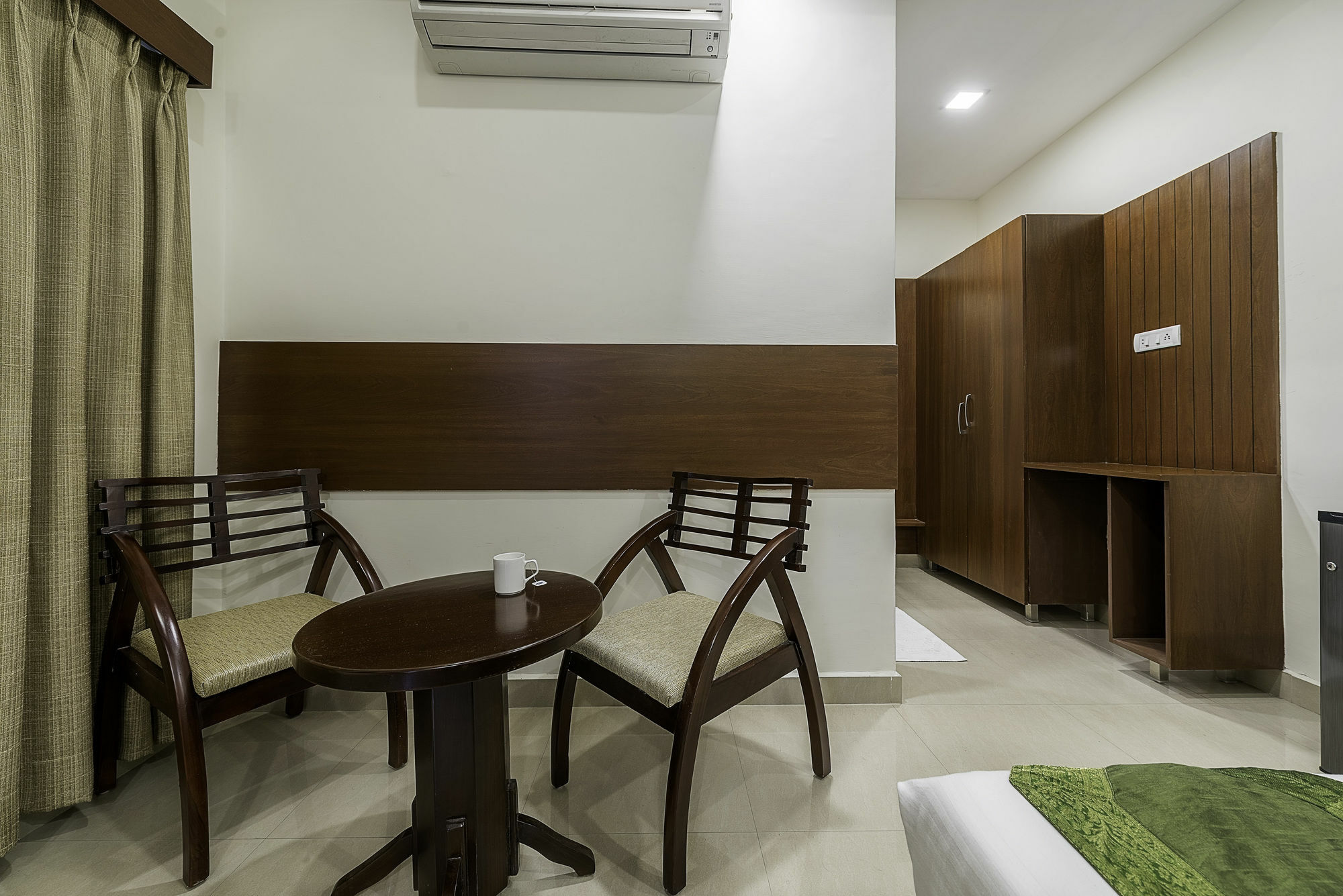Treebo Trend Hotel Jp Plaza Nampally Hyderabad Esterno foto