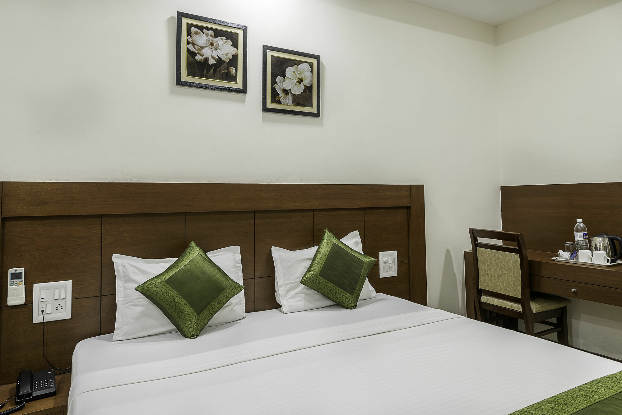 Treebo Trend Hotel Jp Plaza Nampally Hyderabad Esterno foto