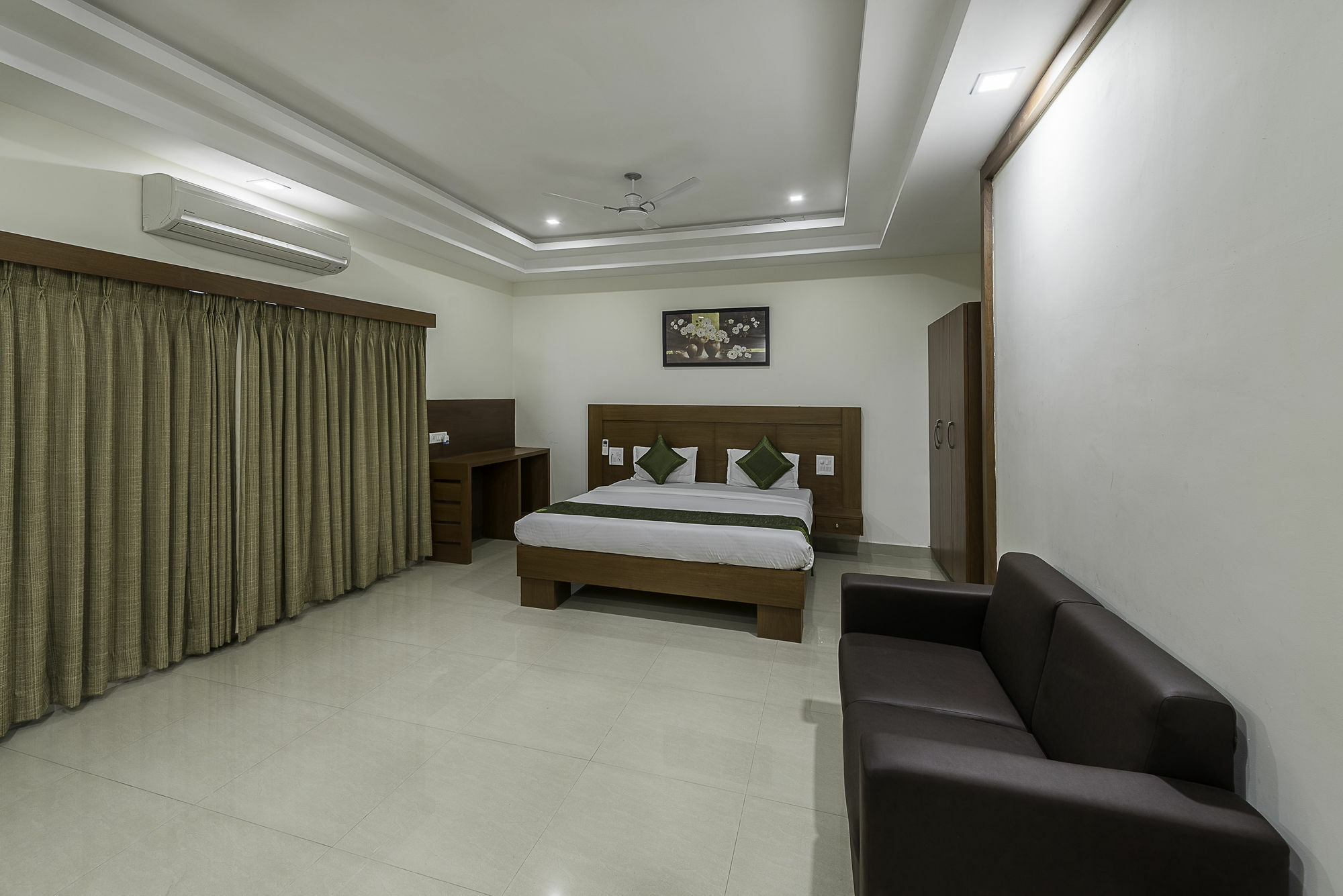 Treebo Trend Hotel Jp Plaza Nampally Hyderabad Esterno foto
