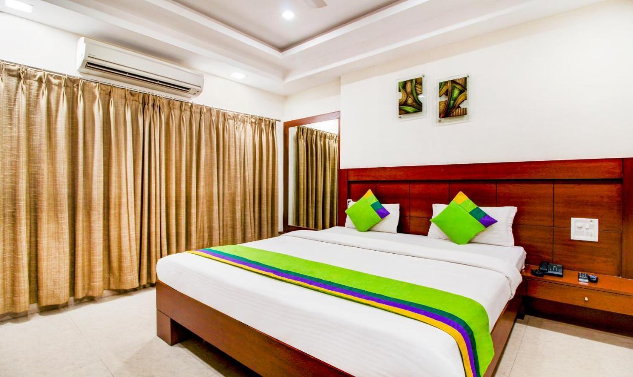 Treebo Trend Hotel Jp Plaza Nampally Hyderabad Esterno foto