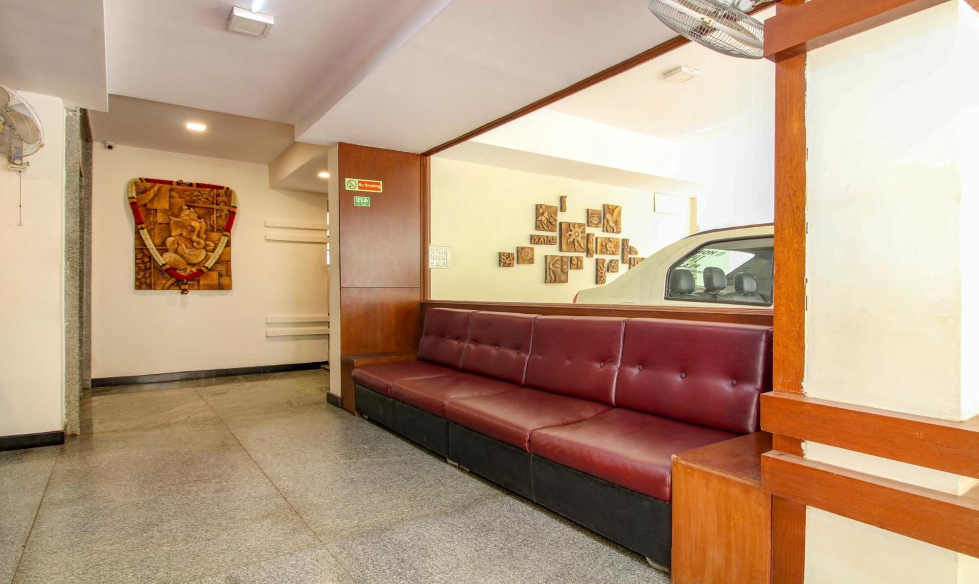 Treebo Trend Hotel Jp Plaza Nampally Hyderabad Esterno foto