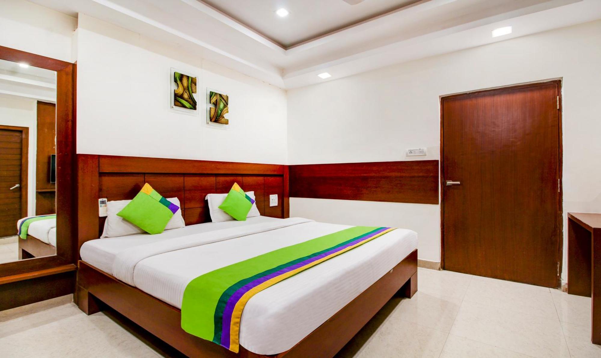 Treebo Trend Hotel Jp Plaza Nampally Hyderabad Esterno foto