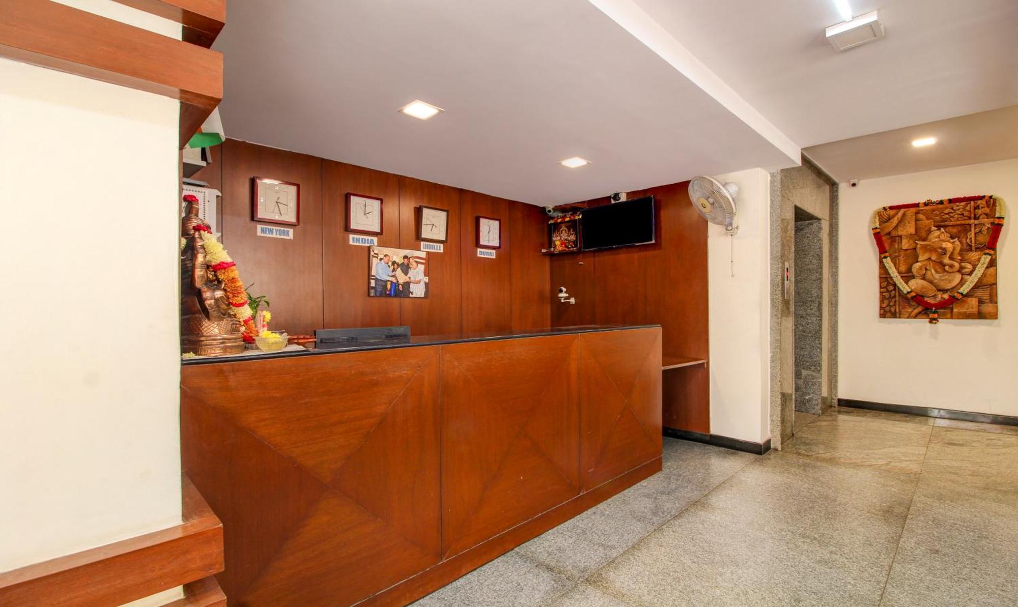 Treebo Trend Hotel Jp Plaza Nampally Hyderabad Esterno foto