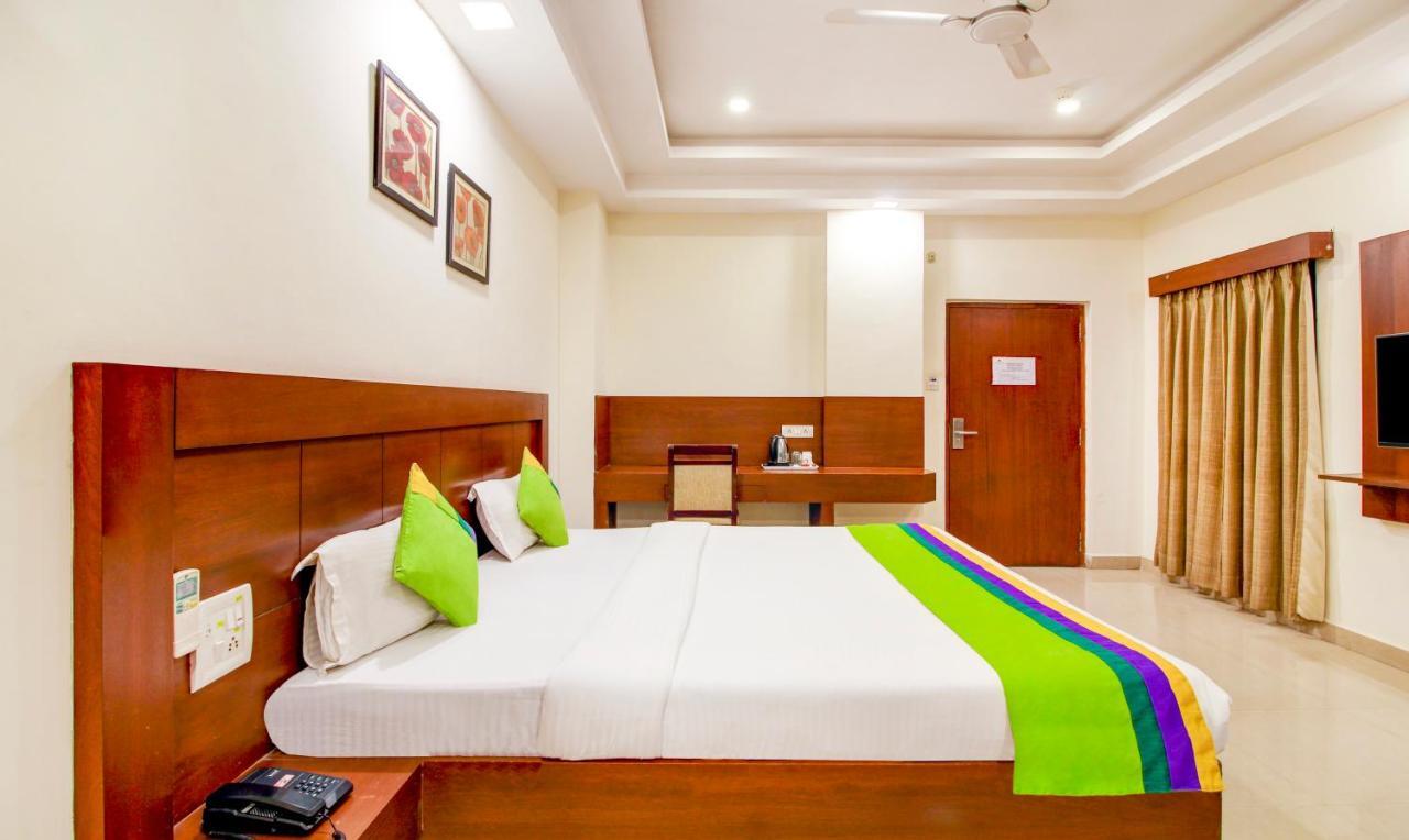 Treebo Trend Hotel Jp Plaza Nampally Hyderabad Esterno foto