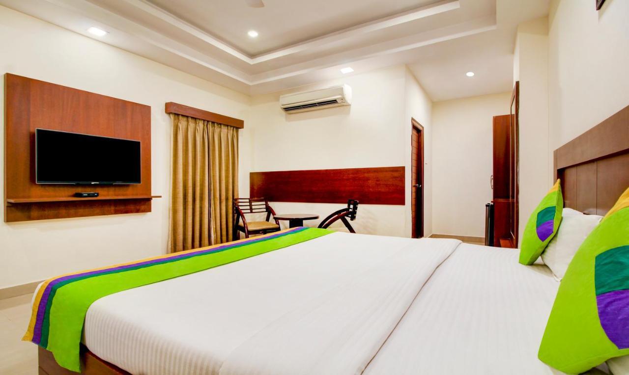 Treebo Trend Hotel Jp Plaza Nampally Hyderabad Esterno foto