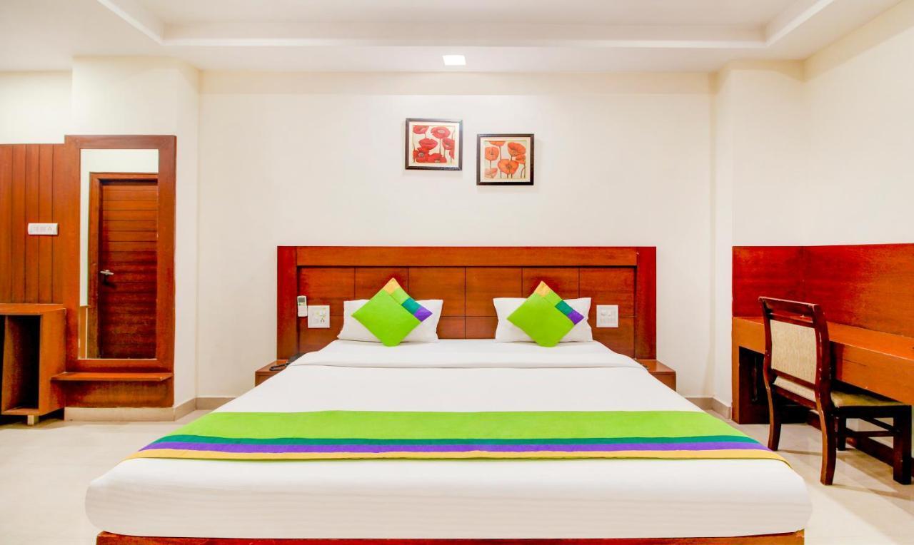 Treebo Trend Hotel Jp Plaza Nampally Hyderabad Esterno foto