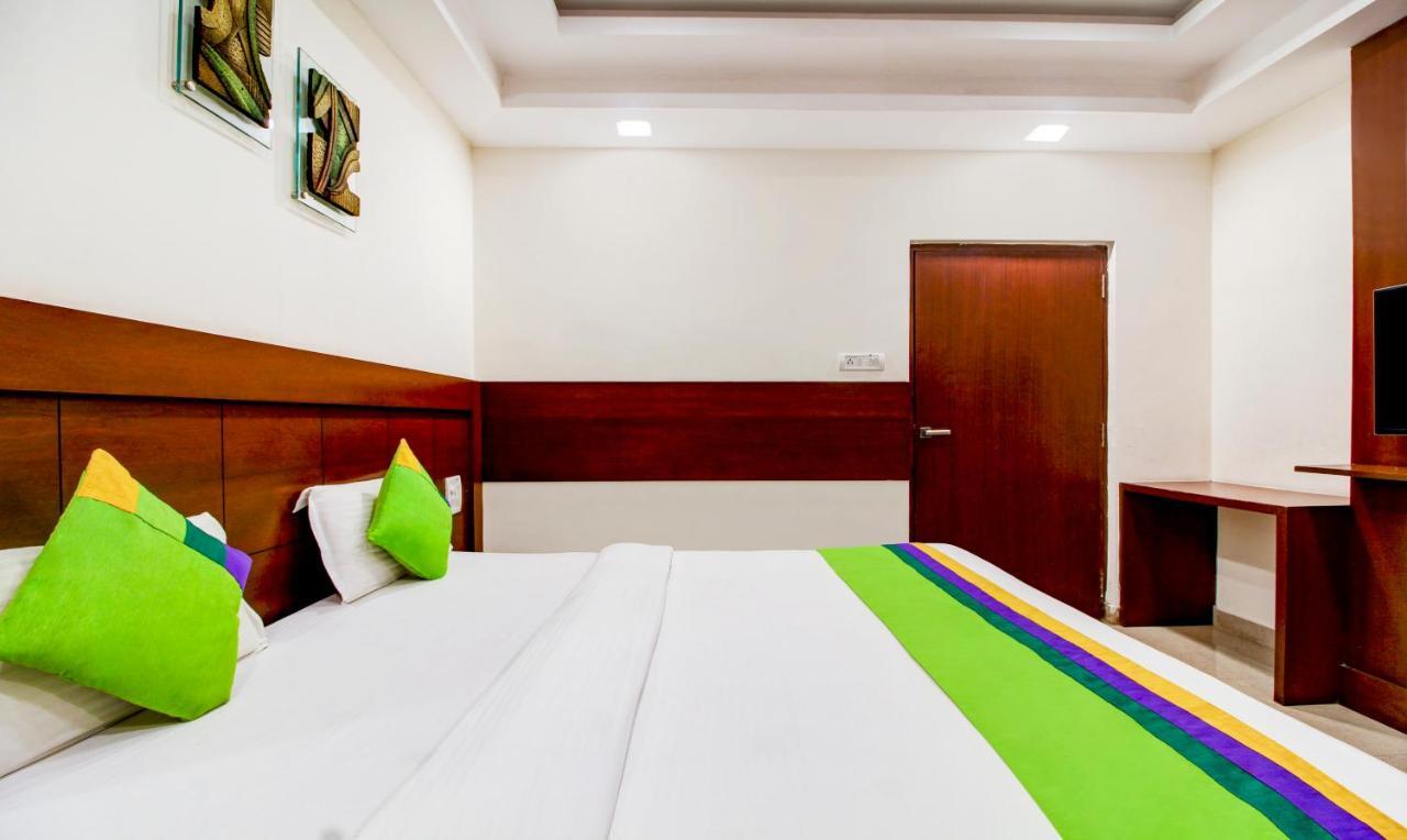 Treebo Trend Hotel Jp Plaza Nampally Hyderabad Esterno foto
